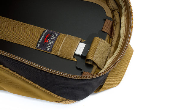 The pull-tab of the removeable frame sheet in the Guide's Edition Synapse 25 open to show the aluminum center stay.